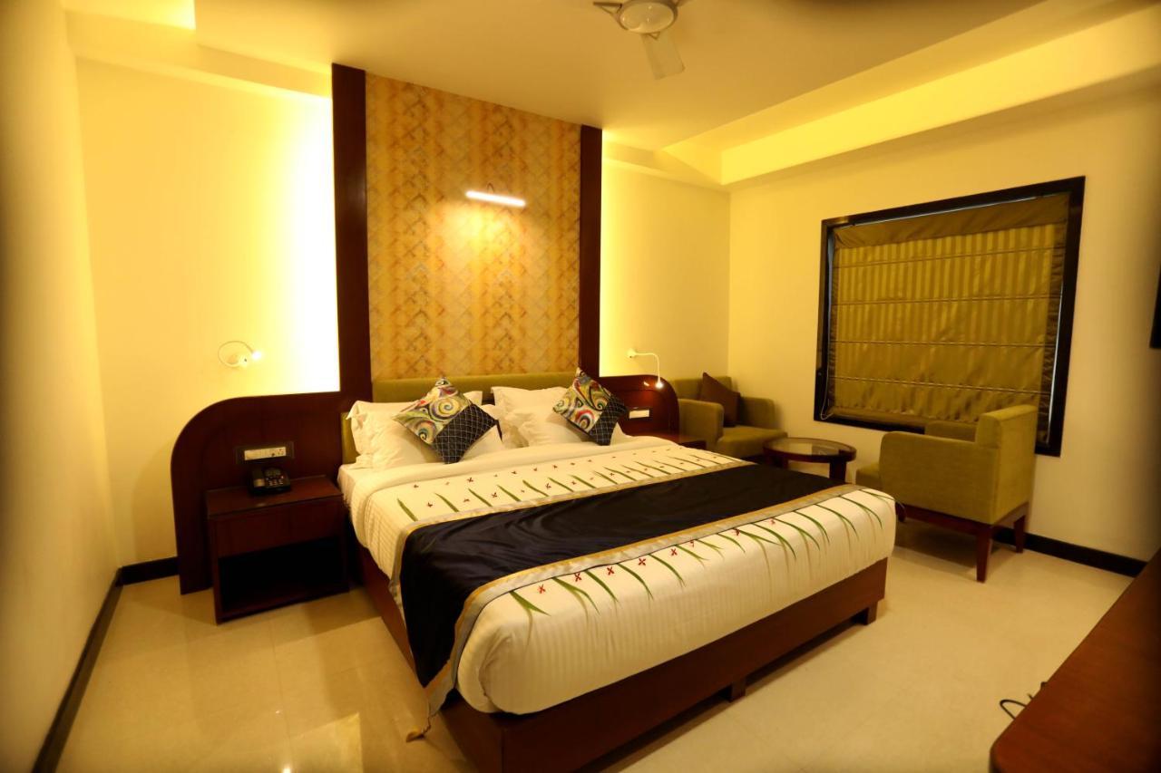 Hotel Pinnacle Gate Varanasi Esterno foto