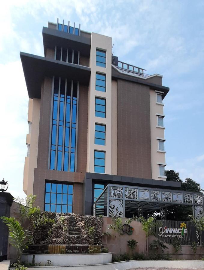Hotel Pinnacle Gate Varanasi Esterno foto