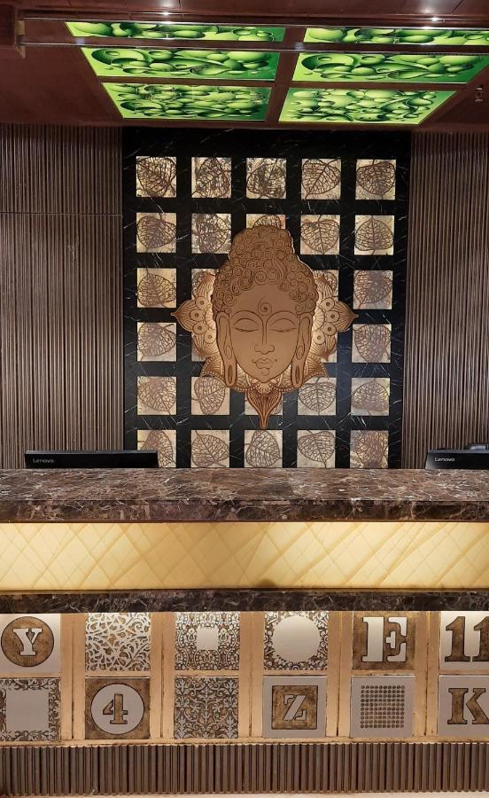 Hotel Pinnacle Gate Varanasi Esterno foto